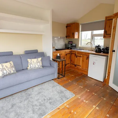 Red Sheds 'herons Den' * Portarlington