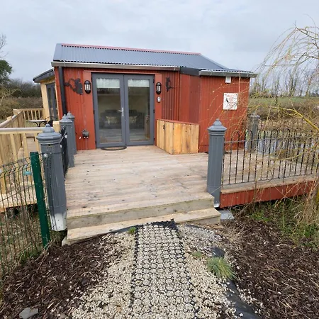 Red Sheds 'herons Den' * Portarlington