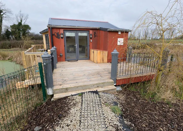 Red Sheds 'herons Den' * Portarlington